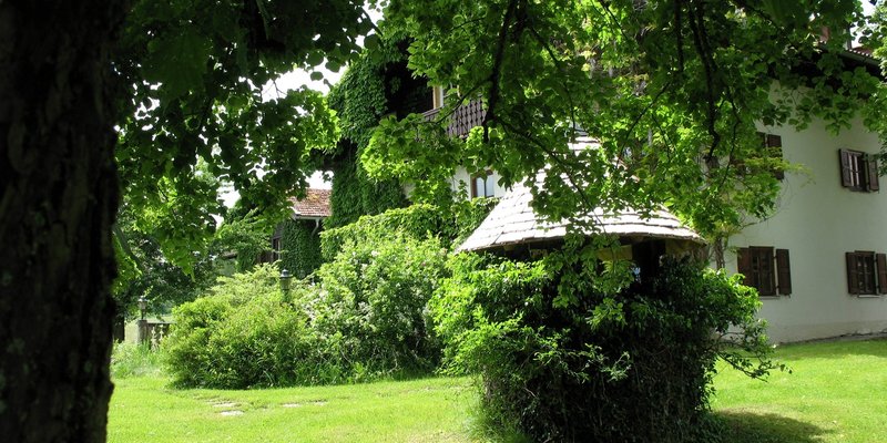 Estate in idyll. Secluded location, mountain views