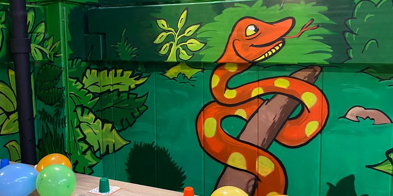 Indoor playground with e-cart track