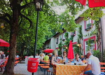 Hostel + events + beer garden in Munich West