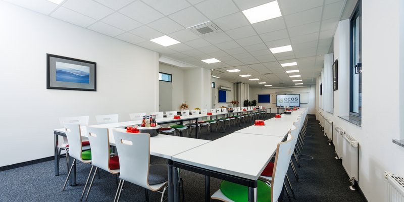 Die besondere Location: ecos work spaces München - Große Konferenzraumlösung London+Oslo+Paris als U-Form möbliert für Firmenpräsenation, Board-Meeting, Versammlung, Konferenz und Tagung Die besondere Location: ecos work spaces München - Große Konferenzraumlösung London+Oslo+Paris als U-Form möbliert für Firmenpräsenation, Board-Meeting, Versammlung, Konferenz und Tagung