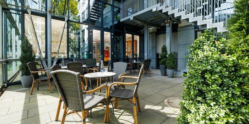 Die besondere Location: ecos work spaces München - Gartenterrasse mit bis zu 40 Sitzplätzen Die besondere Location: ecos work spaces München - Gartenterrasse mit bis zu 40 Sitzplätzen