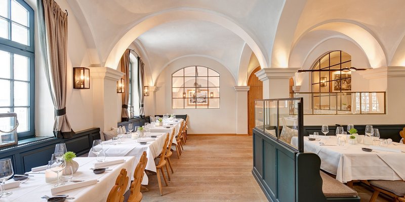 Gaststätte mit Saal, Stuben und Biergarten