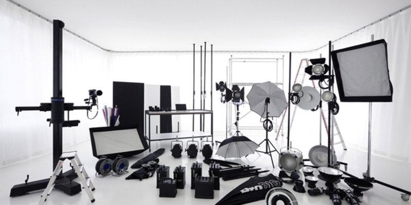 Weißes Mietstudio und Showroom