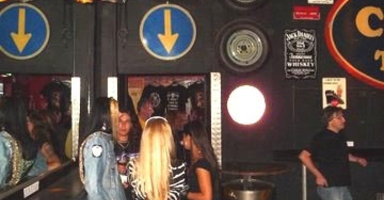 Club mit Rock-/Auto-Dekoration