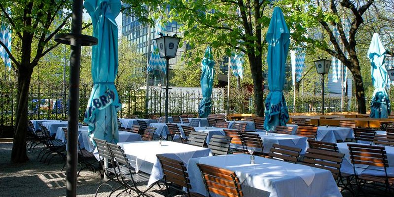 Traditions-Location mit großem Saal und Bar