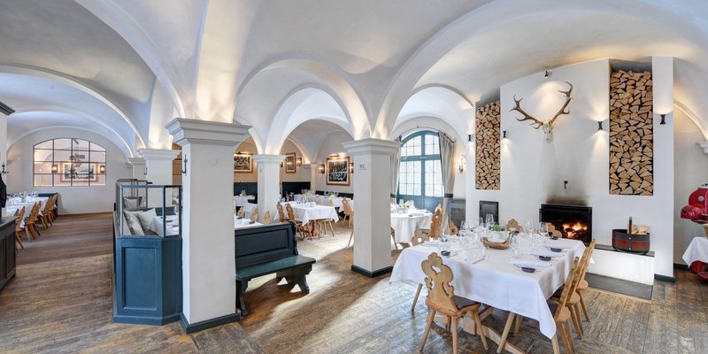 Gaststätte mit Saal, Stuben und Biergarten