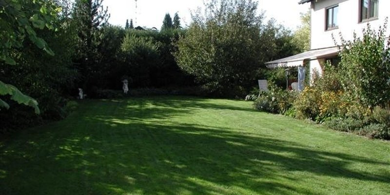 Einfam.-House with garden & pond