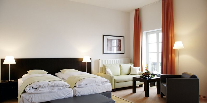 Saal mit Seeterrasse