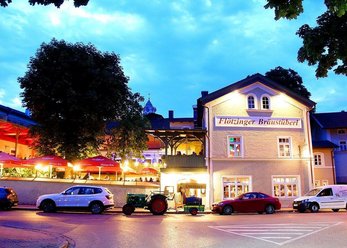 Location with outdoor area and show cooking