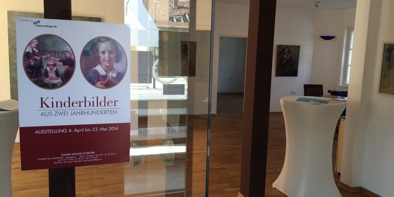 Gemälde-Galerie mit Büro