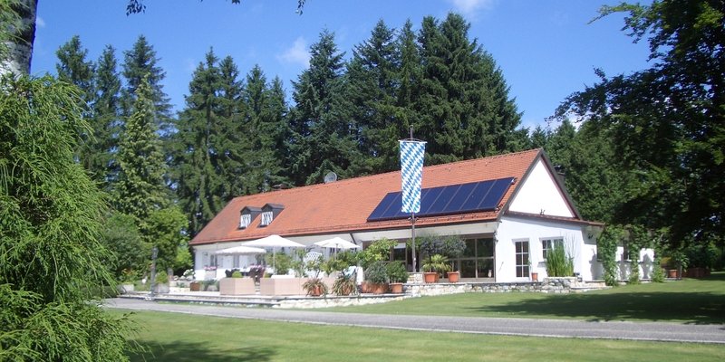 Idyllic country estate with a 20,000 m² Park