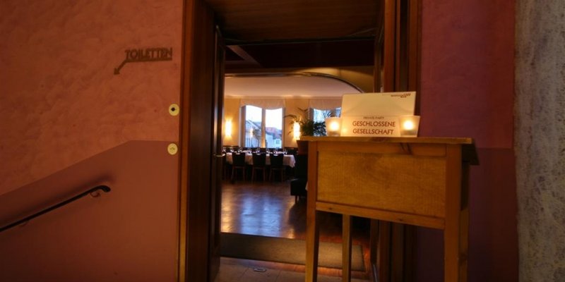 Edles Restaurant m. Blick auf Rathaus Edles Restaurant m. Blick auf Rathaus