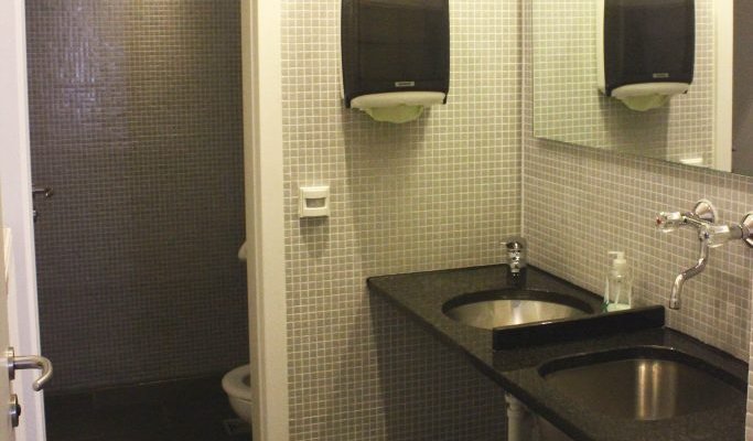 Lesecafe im Westend Münchens - Bad und WC (Herren und Damen)