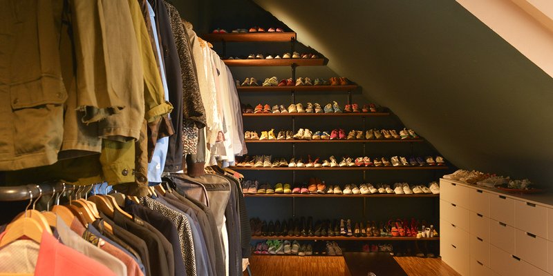 Loft im DG mit Kamin und Designklassikern