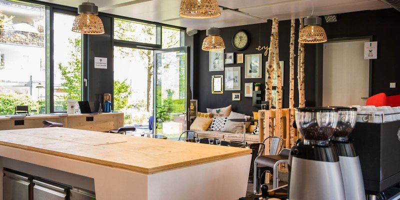 Einzigartige B2B Eventlocation im Alpendesign - Cafe