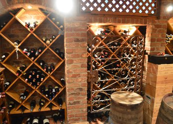 Detached house in Villa-style with wine cellar