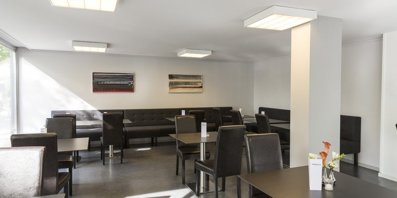 Filmkantine und Bar mit Glasfront, Grünwald