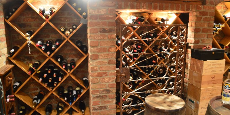 Einfamilienhaus im Villenstil mit Weinkeller