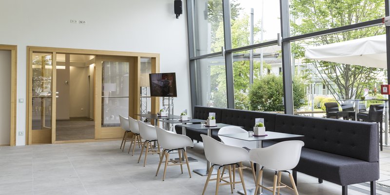 Filmkantine und Bar mit Glasfront, Grünwald