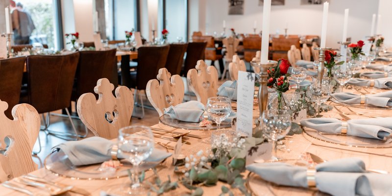 Alm mit Blick auf Berchtesgaden und Berge