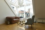 Loft im DG mit Kamin und Designklassikern