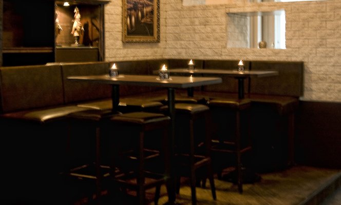 Exklusive Lounge-Bar in Steinoptik, Stadtmitte