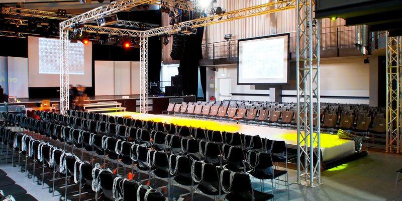 Event hall with foyer, on the Ostbhf