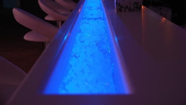 Partylocation auch Freitag & Samstag - Wasser-/Eiswürfelrinne