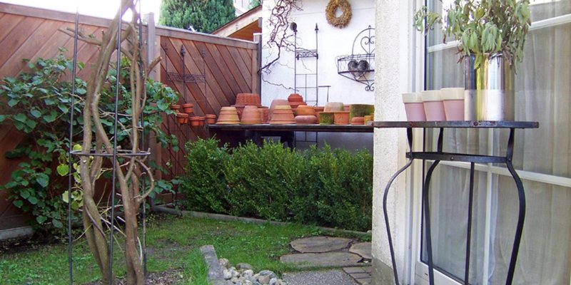 Semi-detached house with southern flair