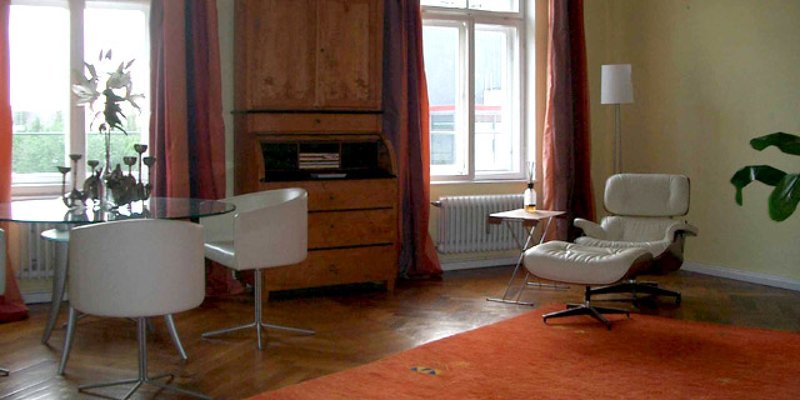 Altbauwohnung m. ausgefall. Einrichtung