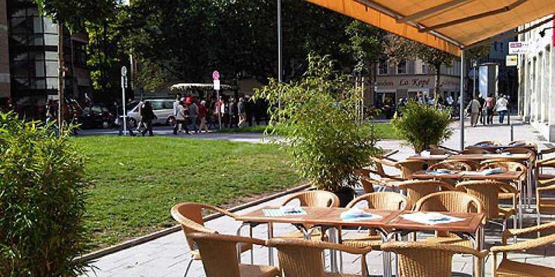 Moderne Location mit Terrasse, zentral