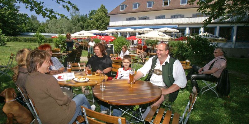 Wirtshaus mit Fest-Stadl und Biergarten Wirtshaus mit Fest-Stadl und Biergarten