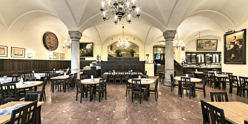 Traditions-Location mit großem Saal und Bar