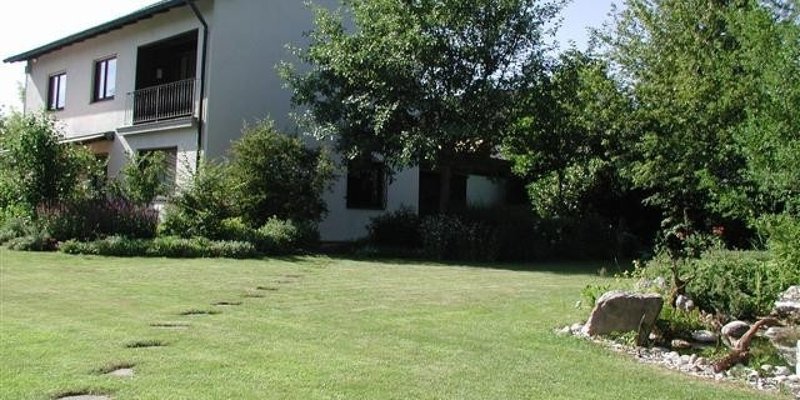 Einfam.-House with garden & pond