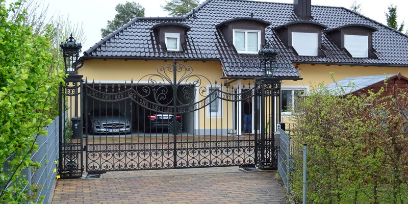 Einfamilienhaus im Villenstil mit Weinkeller