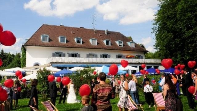 Wirtshaus mit Fest-Stadl und Biergarten Wirtshaus mit Fest-Stadl und Biergarten