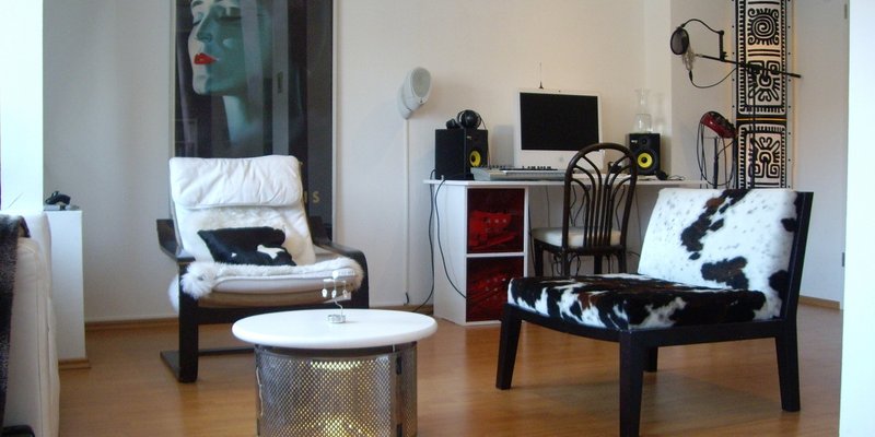 Kreative Münchner Wohnung - helles Wohnzimmer