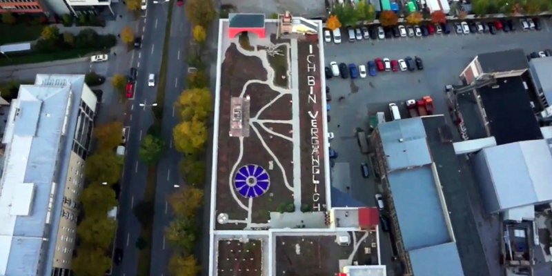 Atelier mit Skulpturengarten  - Luftaufnahme