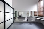 Weißes Mietstudio und Showroom