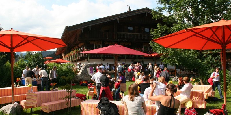 Mittelalterlicher Bergbauernhof - Gemütlicher Biergarten Mittelalterlicher Bergbauernhof - Gemütlicher Biergarten