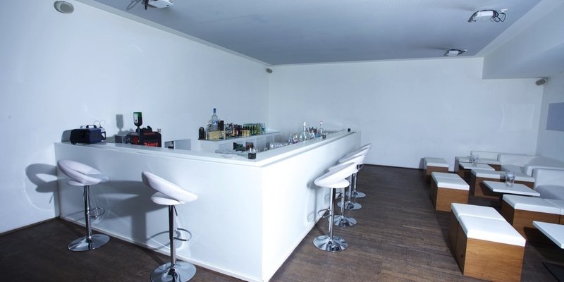 Partylocation auch Freitag & Samstag - Corian®- Bar