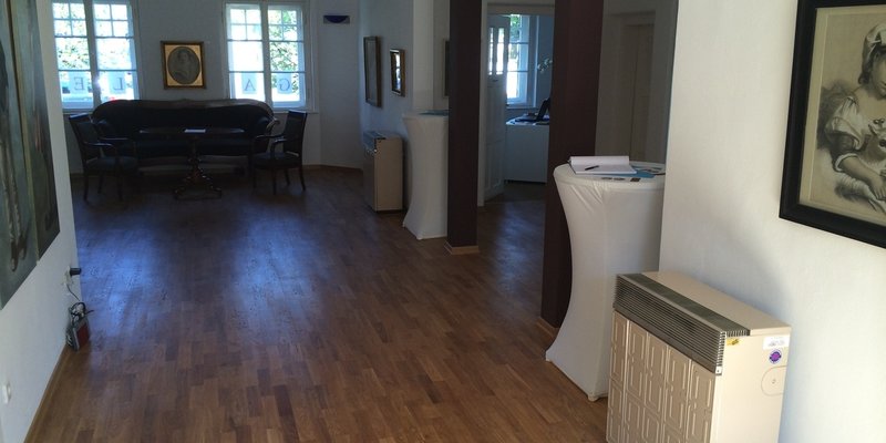 Gemälde-Galerie mit Büro