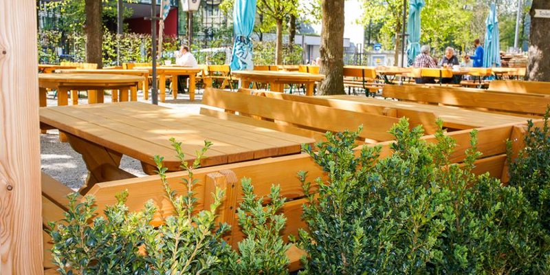 Traditions-Location mit großem Saal und Bar